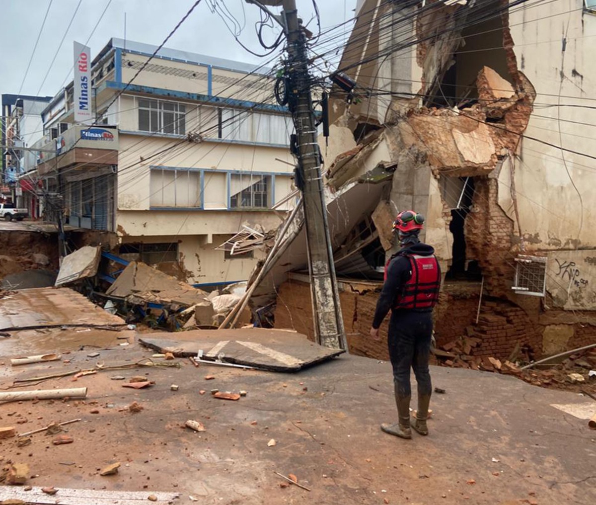 Suman 53 muertos por lluvias en Minas Gerais, Brasil; buscan a 15 desaparecidos