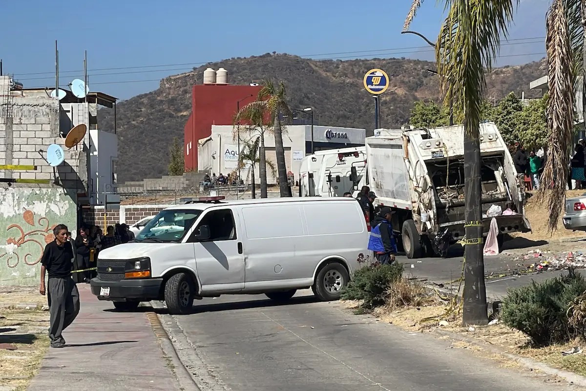 Conductor ebrio atropella y mata a mujer y recolector de basura en Atlixco