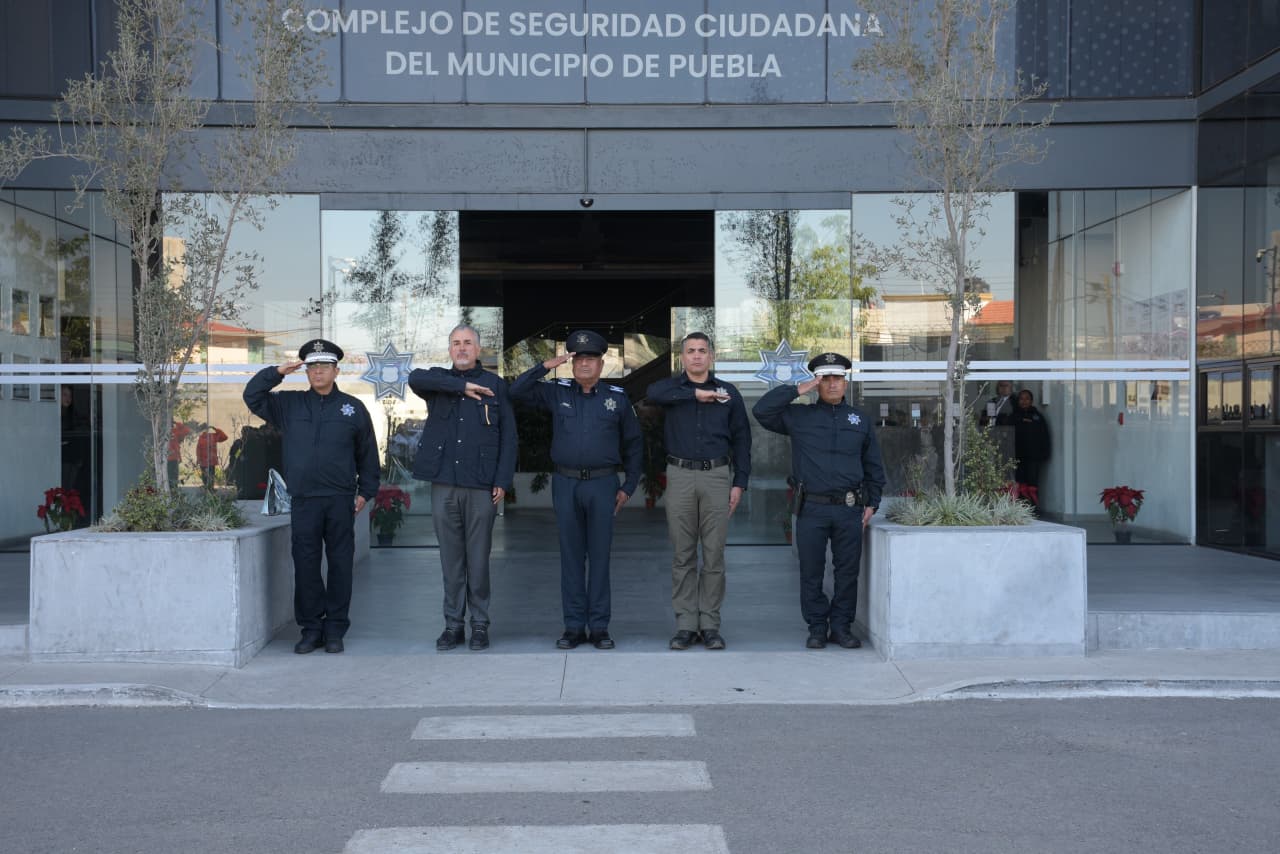 Reconocen 50 años de servicio del comandante Alfonso Torres Arias en la SSC