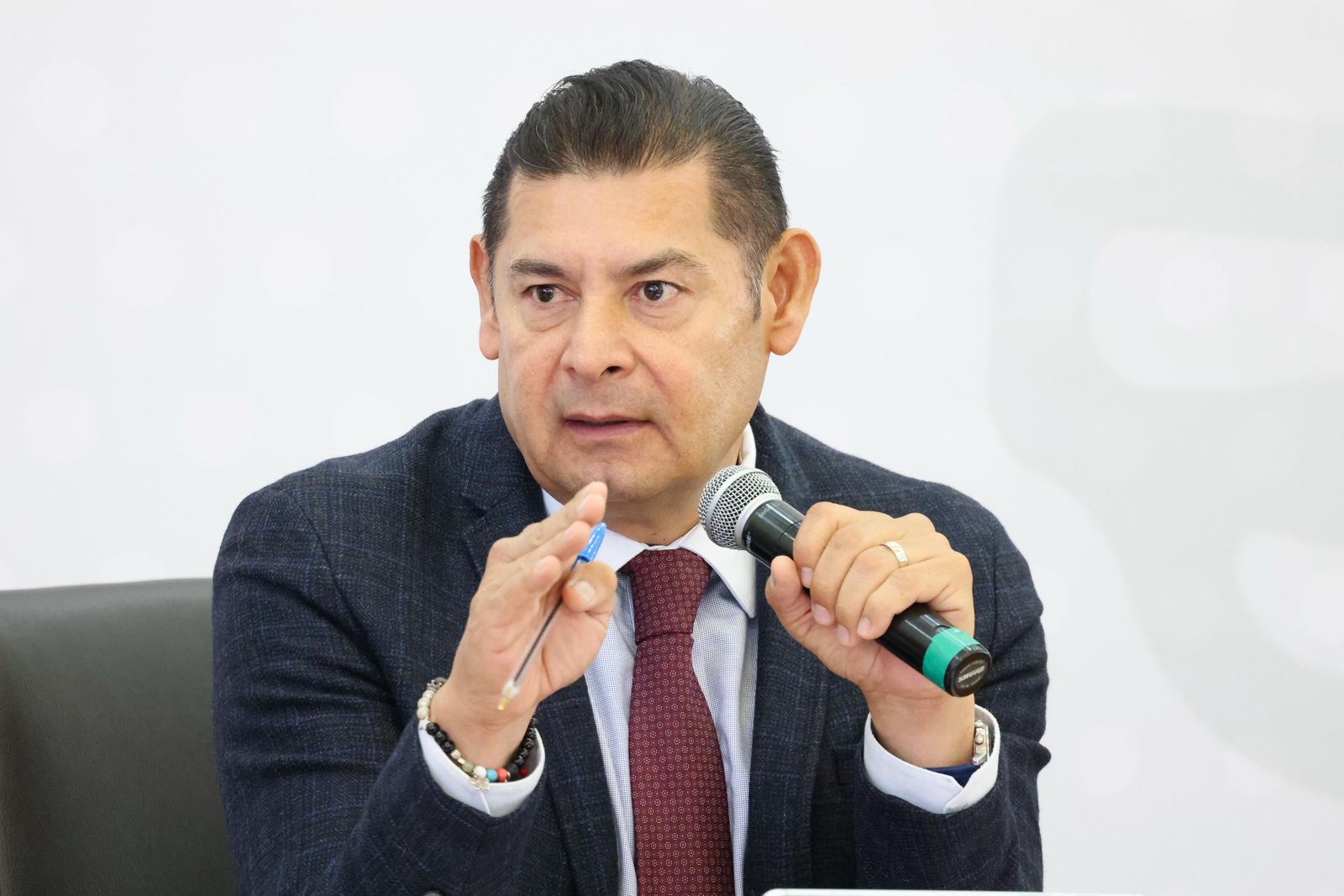 El gobernador frena aspiraciones de su familia Armenta y Mier; \"El nepotismo lleva a la corrupción”