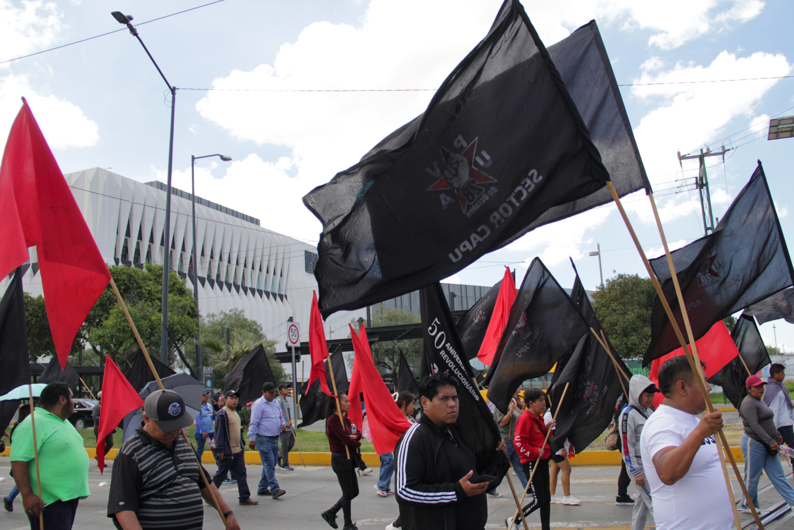 ¡Atención! Marcha de la UPVA \"28 de Octubre\" colapsará la Vía Atlixcáyotl