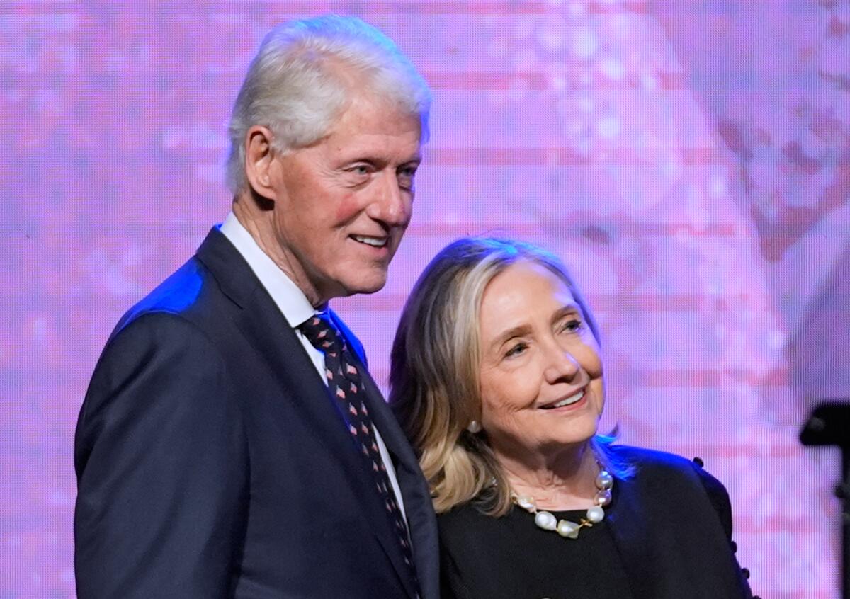 Bill y Hillary Clinton piden testificar en público ante el Congreso por caso Epstein