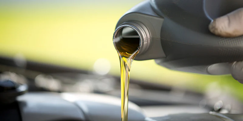Controles contra huachicol fiscal provocan escasez de lubricantes en plantas automotrices