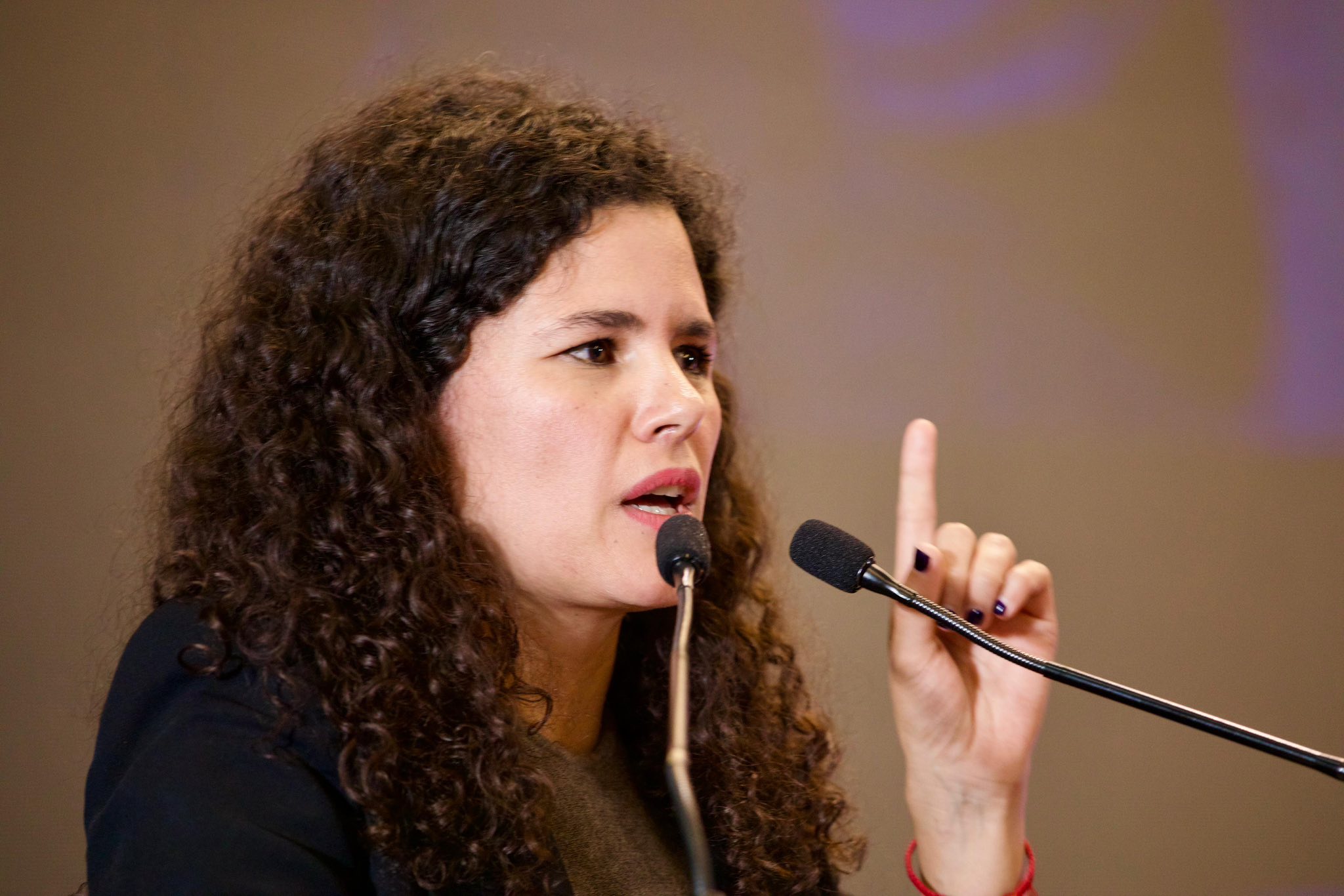 Luisa María Alcalde pide a diputados de Morena frenar disputas internas en medios y acudir a instancias partidistas