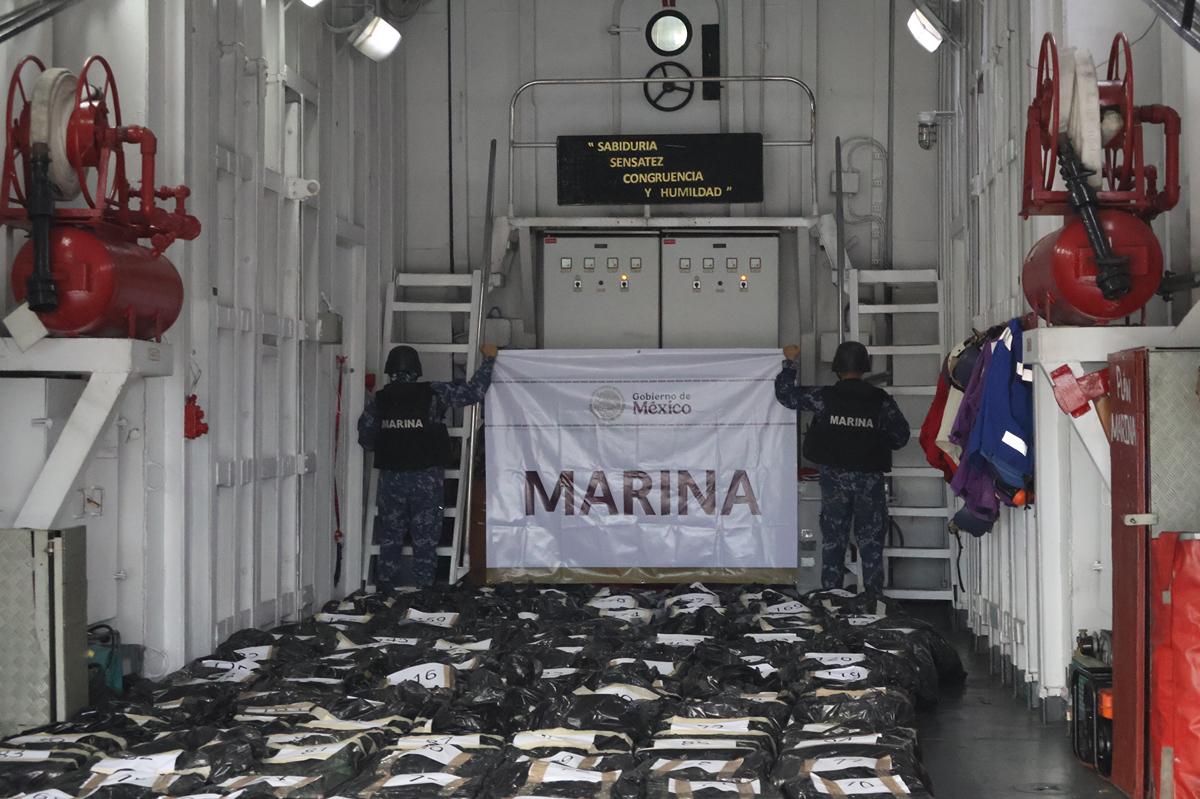 Semar y Guardia Costera de Estados Unidos aseguran 188 bultos con presunta cocaína en operación conjunta en el Pacífico
