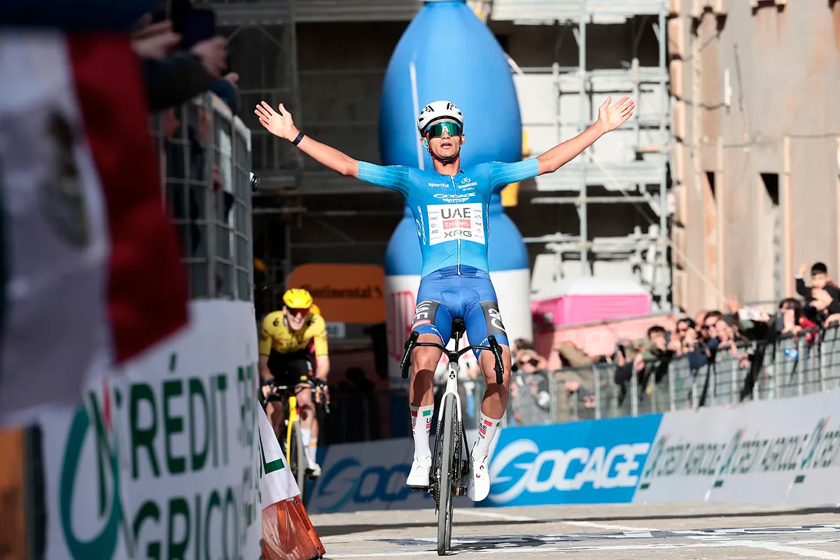 Isaac Del Toro gana la Tirreno-Adriático y hace historia para el ciclismo mexicano