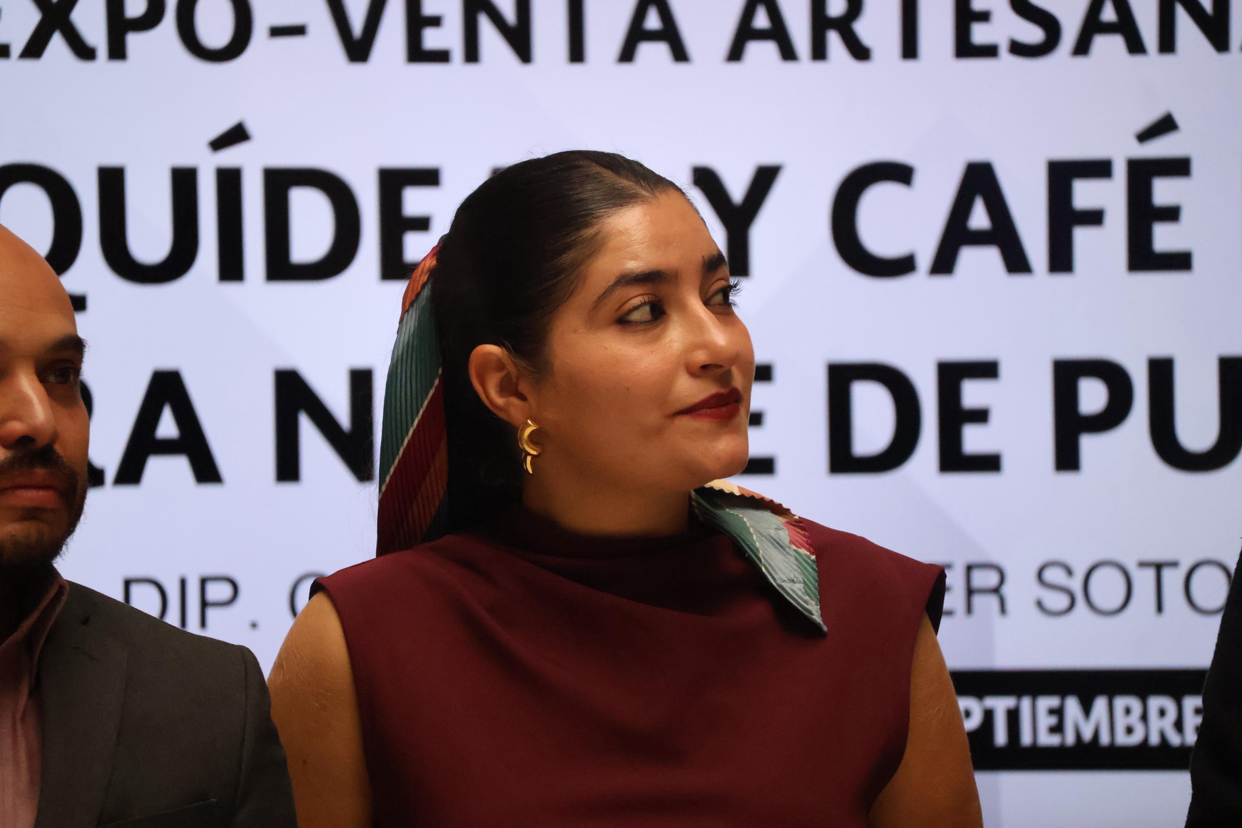 Gissel Santander propone regular uso seguro de tecnologías en educación