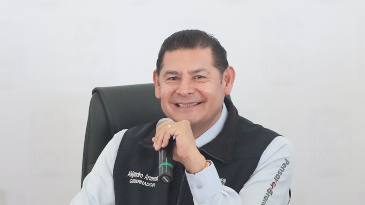 Armenta anuncia distribución de agua con pipas ante fallas de Agua de Puebla