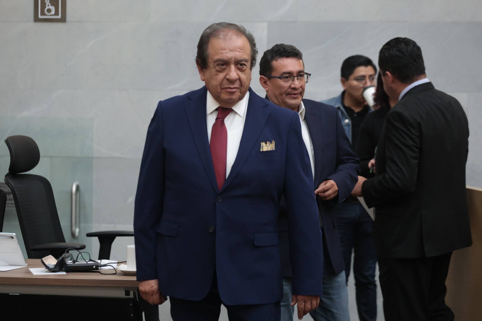 PAN y PRI exigen renuncia del secretario general del Congreso de Puebla por ocultar controversia