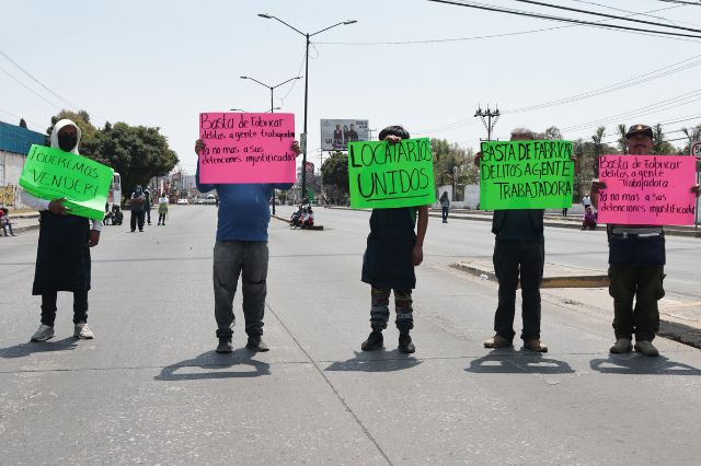 Detienen a “La Güera” ligada a La Familia Michoacana en el mercado Morelos; comerciantes bloquean vialidades