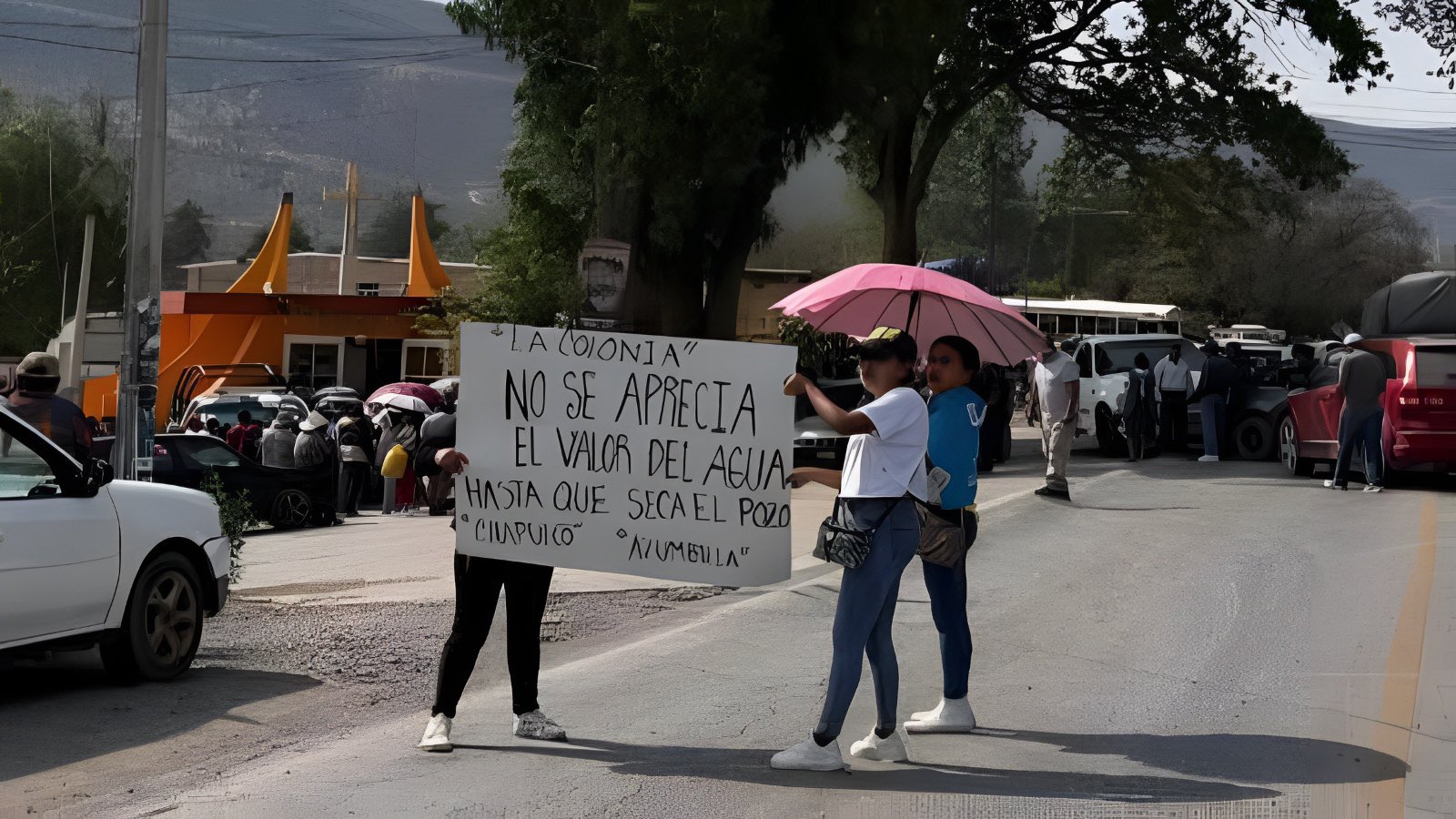 Crisis por el agua en Azumbilla; se cumplen 24 horas de bloqueo en la Tehuacán-Orizaba