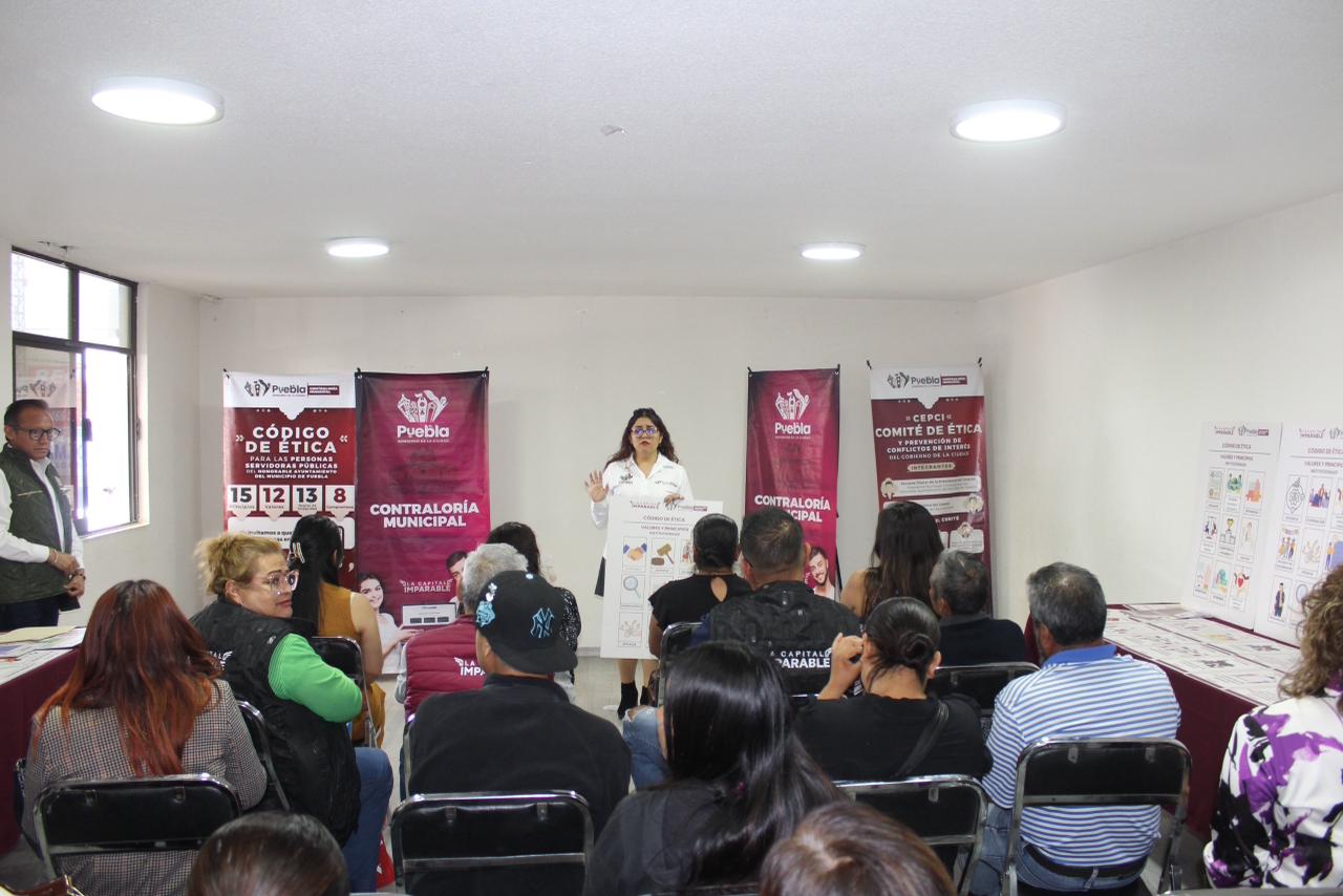 Funcionarios de juntas auxiliares en Puebla participan en dinámicas para reforzar valores éticos