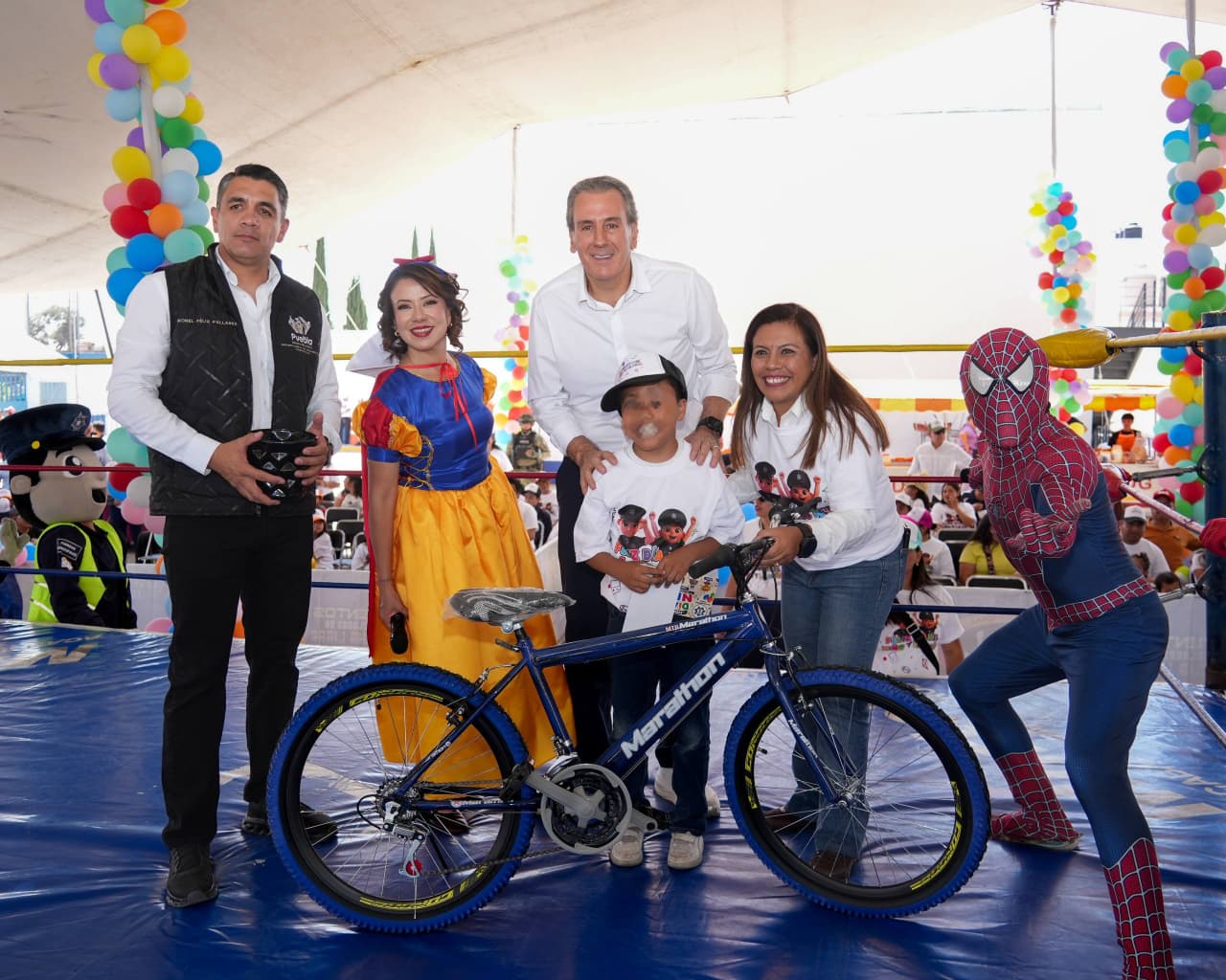 Pepe Chedraui celebra el Día de la Niñez con familias de la policía municipal