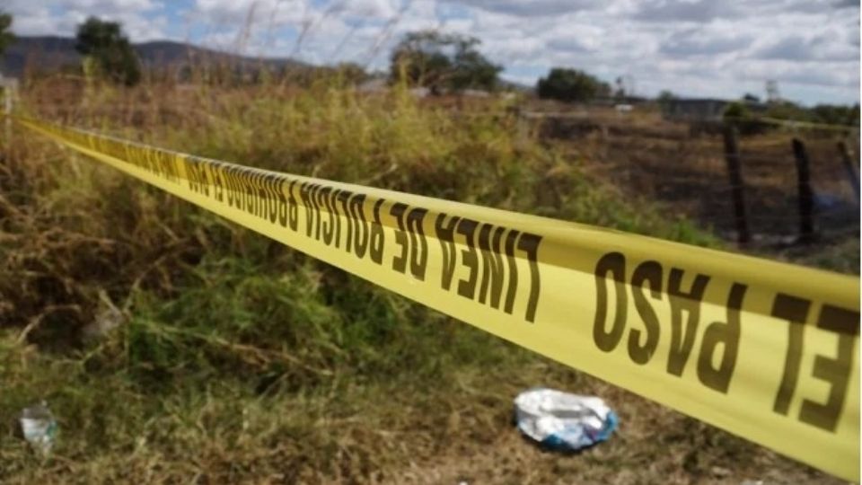 Doble ejecución en la Tehuacán-Orizaba: Hallan a dos hombres baleados dentro de un Chevy