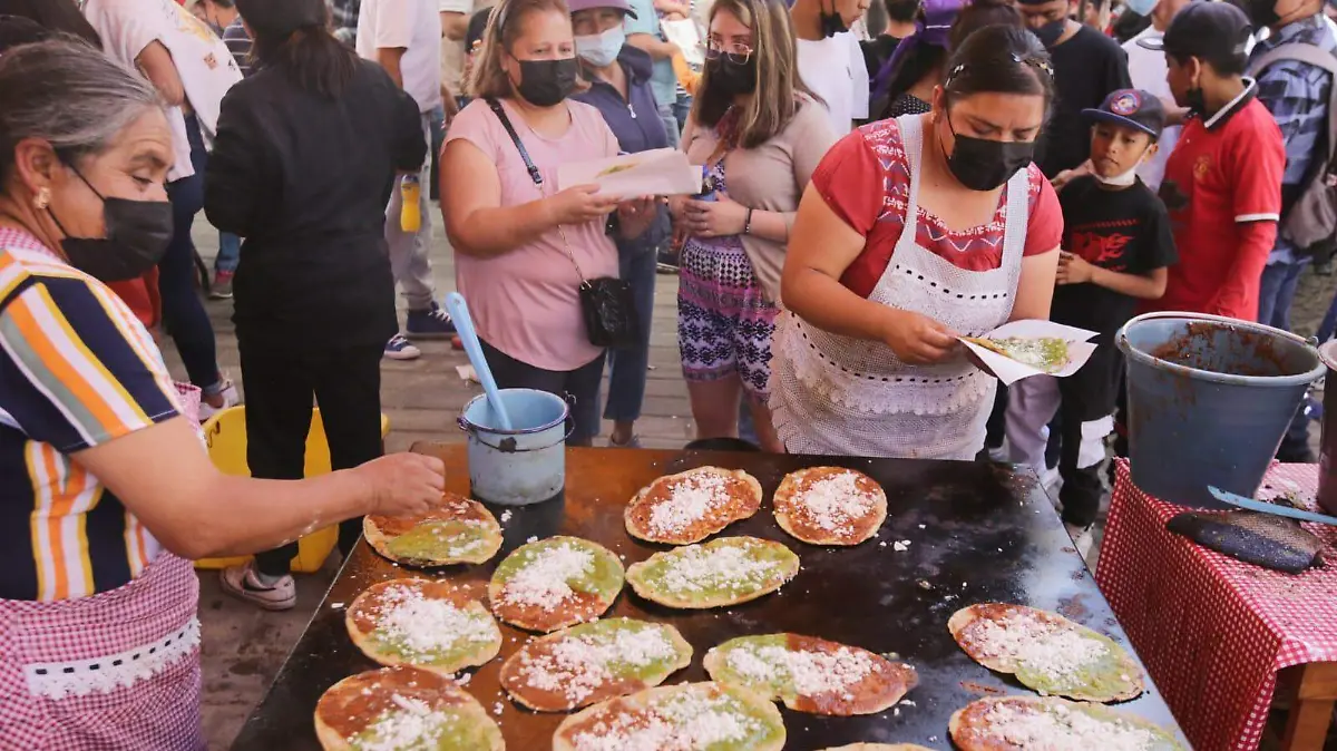Humo, masa y tradición; La Resurrección celebra su identidad en la Feria de la Gordita
