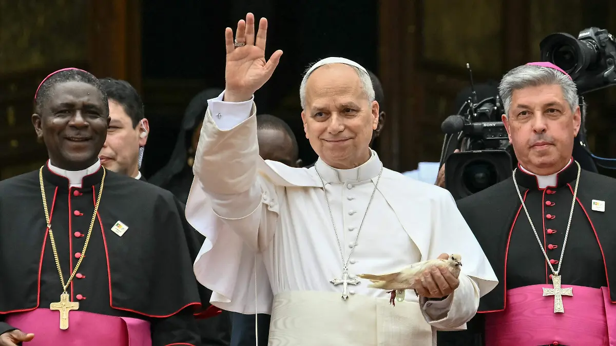 Papa León XIV lanza críticas a líderes mundiales por gasto en guerras durante visita a Camerún