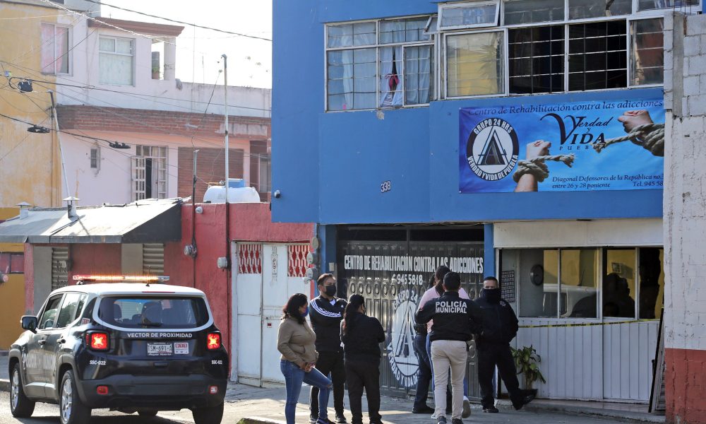 Escapan siete jóvenes de un anexo en Tehuacán; acusan maltrato y huyen por los techos
