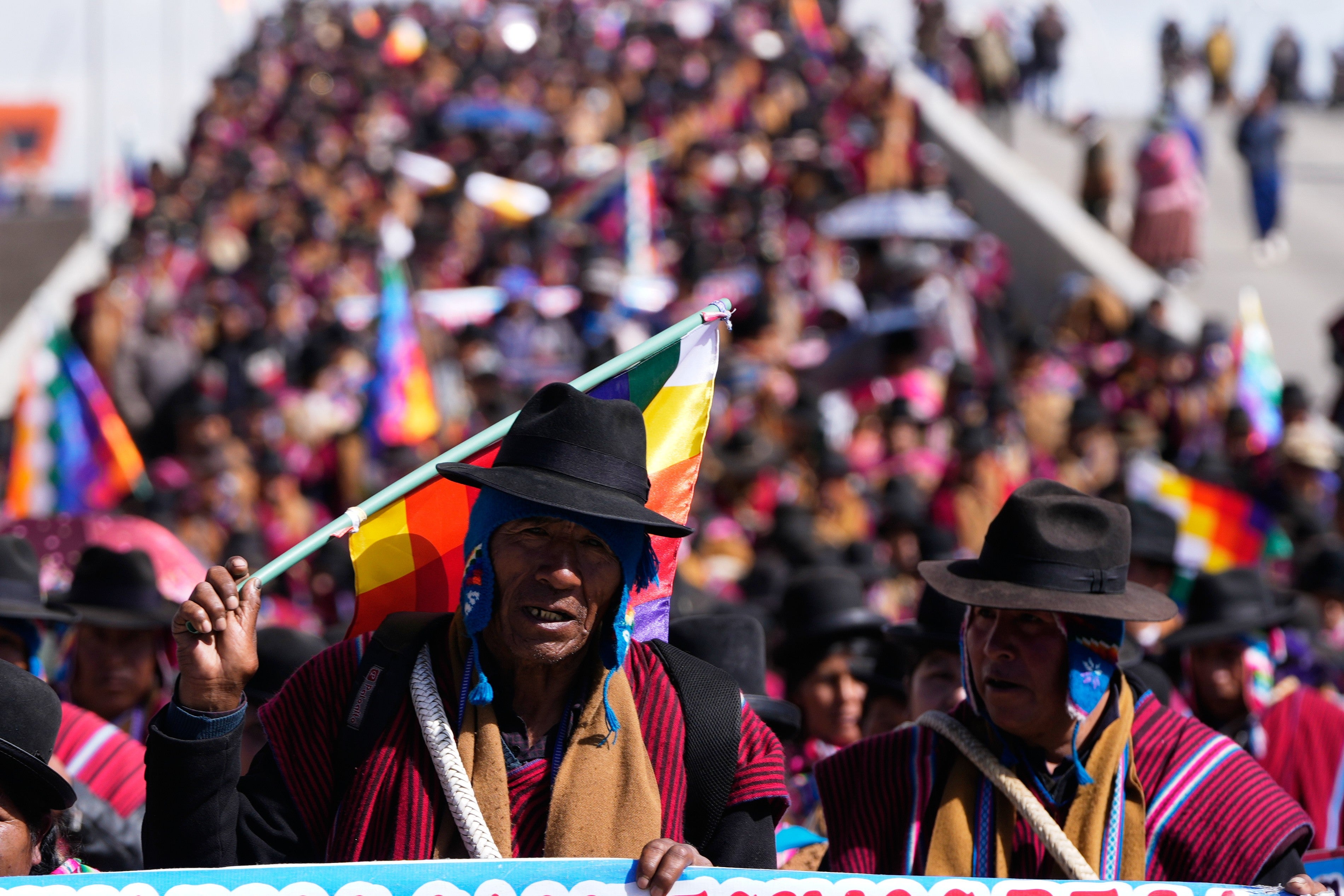 Crisis en Bolivia: protestas y bloqueos aíslan La Paz y aumentan presión contra Rodrigo Paz