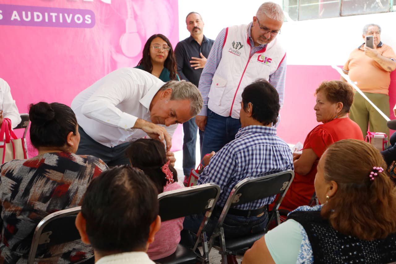 Pepe Chedraui entregó 50 aparatos auditivos a través del programa \"Oír para Vivir\"
