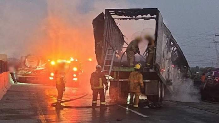Tragedia en la Puebla-Orizaba: Conductor muere calcinado tras presunto intento de asalto