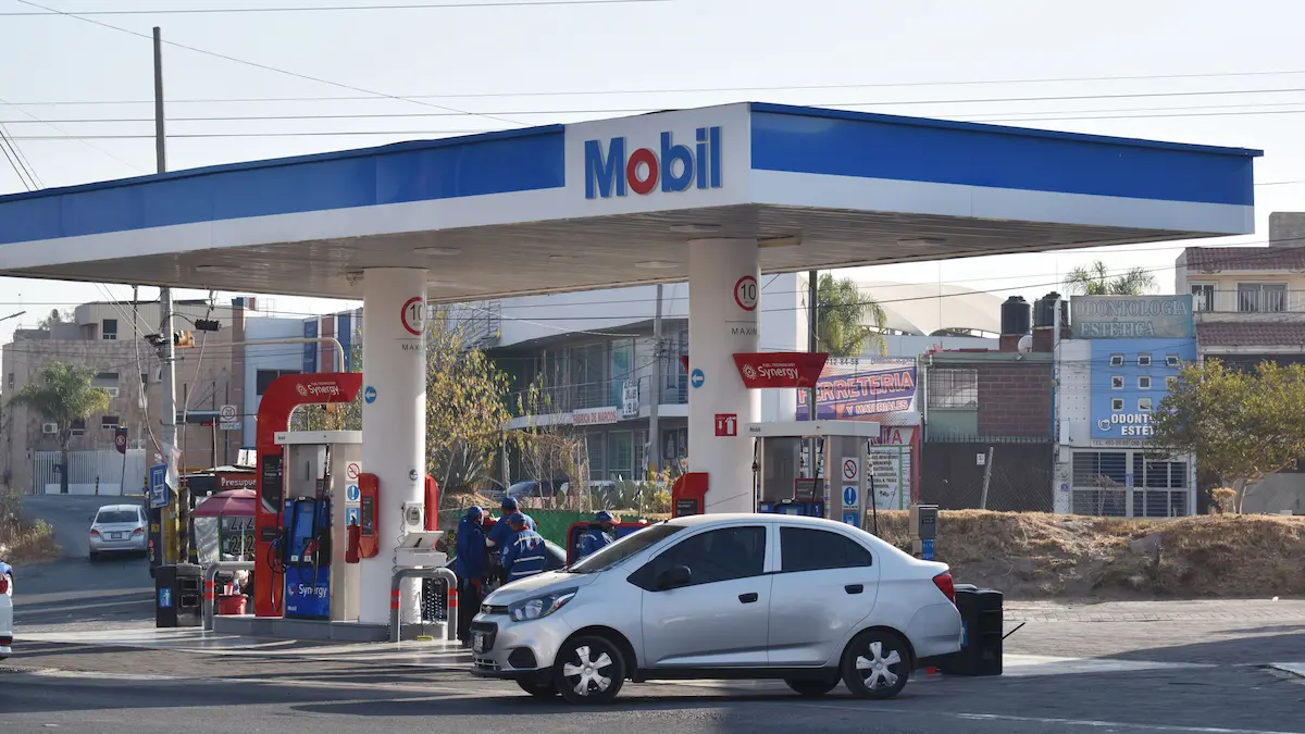 Sobredemanda y conflicto en Medio Oriente ponen en riesgo el suministro de gasolina en Puebla