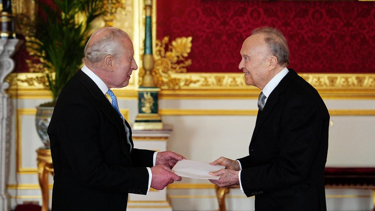 Alejandro Gertz entrega cartas credenciales al Rey Carlos III como embajador de México en Reino Unido