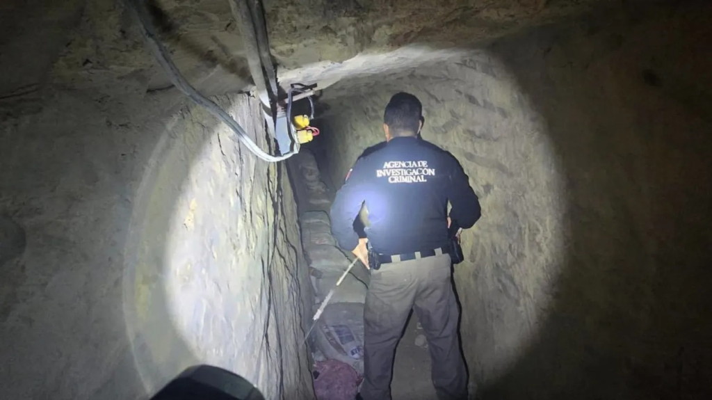 FGR descubre túnel de huachicol conectado a instalación de Pemex en Nuevo León; aseguran 205 mil litros de combustible