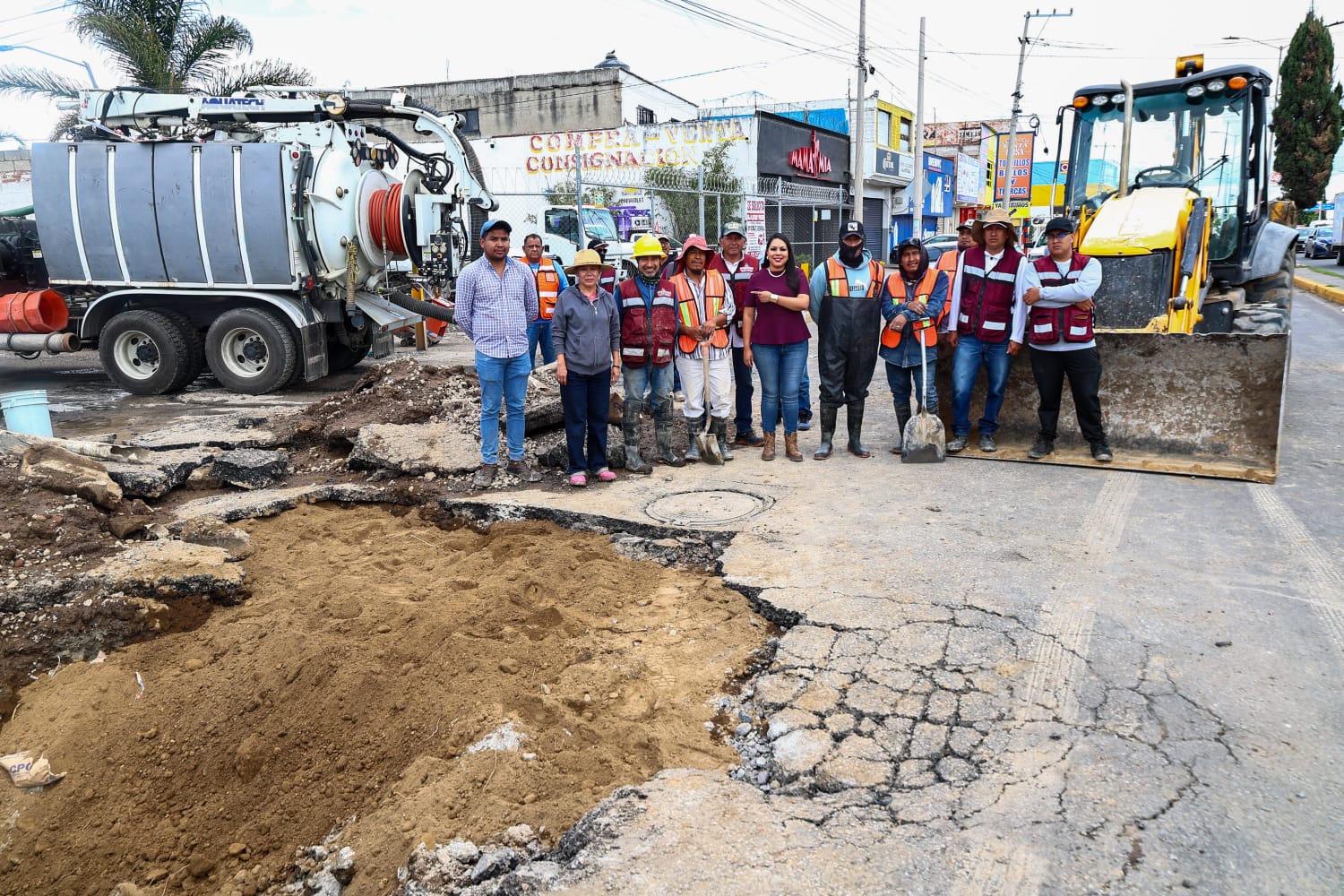 Hundimiento en la México-Puebla obliga a San Pedro Cholula a sustituir tramo de drenaje pluvial colapsado