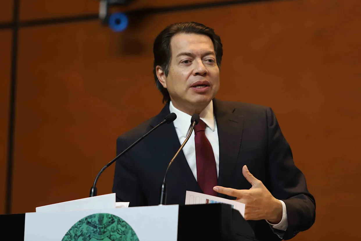 Gobierno busca acuerdo con la CNTE antes del Mundial ante amago de huelga general