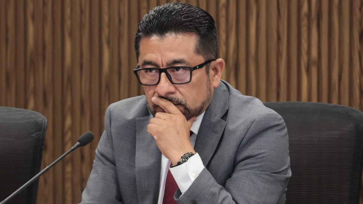 Investigan red de corrupción en Salud; detectan contratos inflados en 2022 y 2023