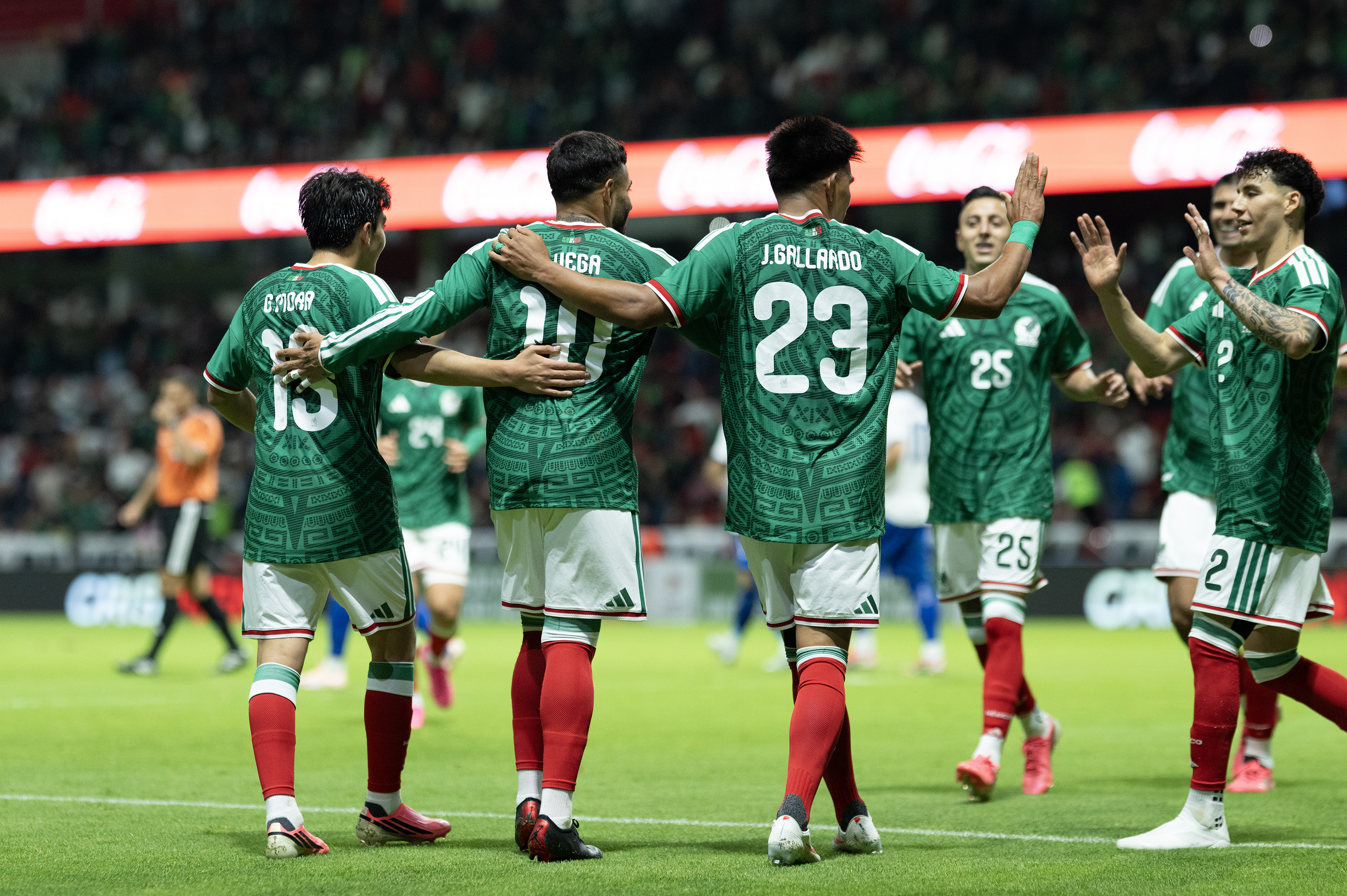 México golea a Serbia y llega embalado al Mundial 2026; Raúl Jiménez iguala marca de Jared Borgetti